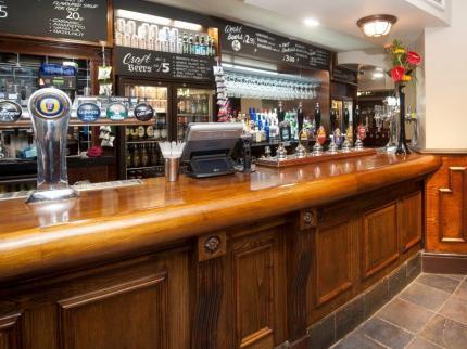 Hotel The Wyndham Arms-Wetherspoon Bridgend  Zewnętrze zdjęcie