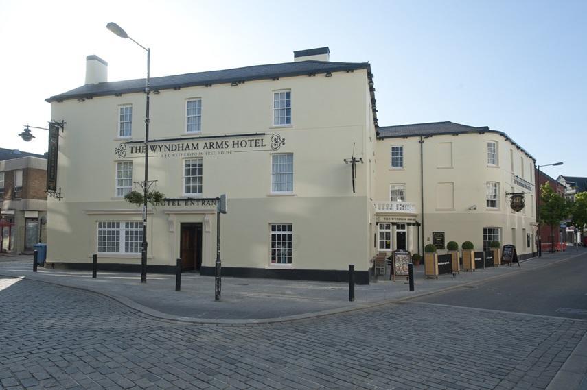 Hotel The Wyndham Arms-Wetherspoon Bridgend  Zewnętrze zdjęcie