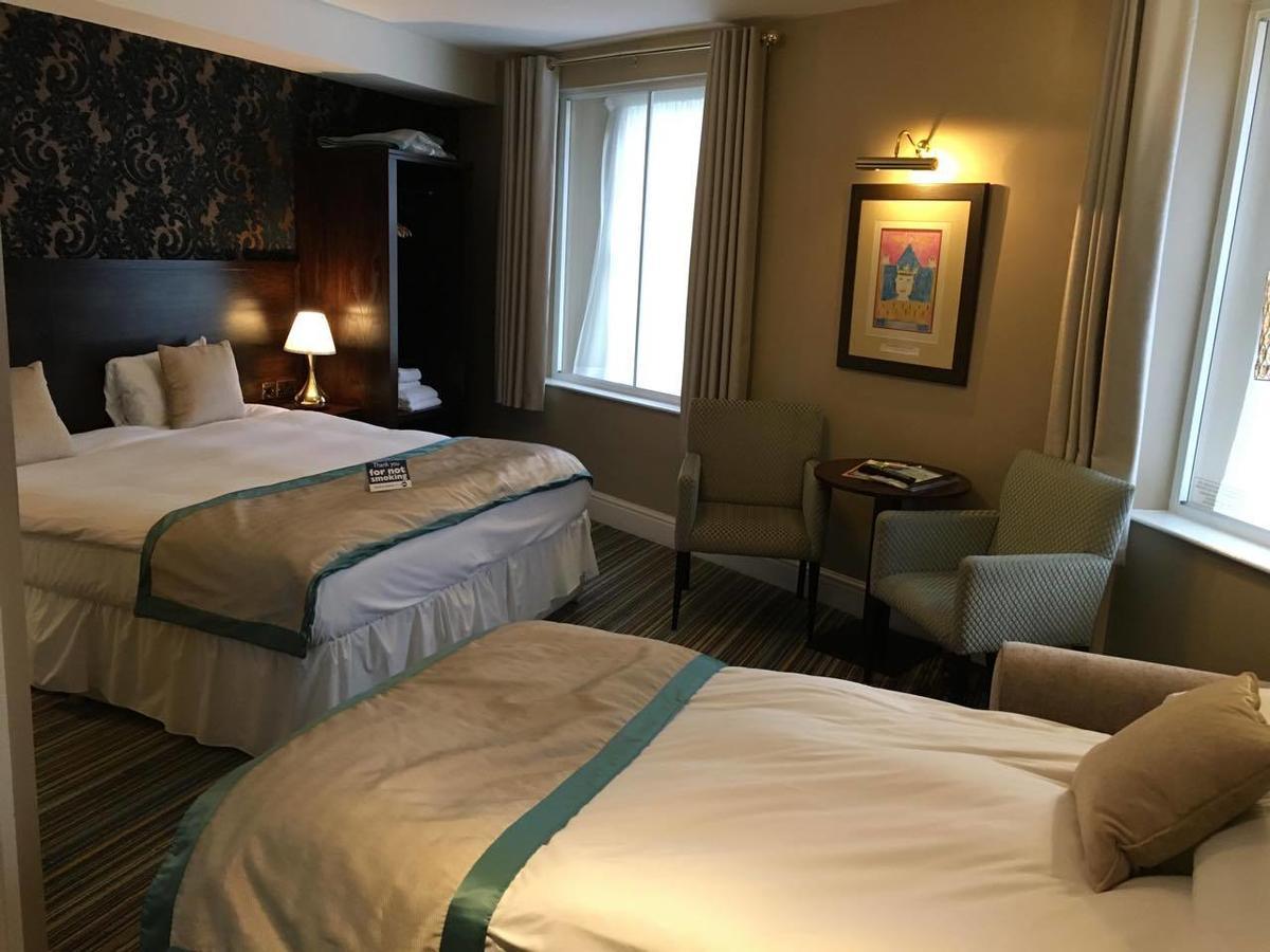 Hotel The Wyndham Arms-Wetherspoon Bridgend  Zewnętrze zdjęcie