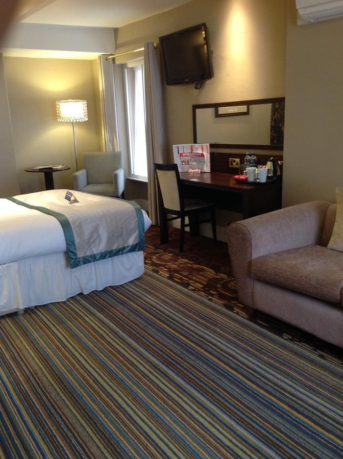 Hotel The Wyndham Arms-Wetherspoon Bridgend  Zewnętrze zdjęcie